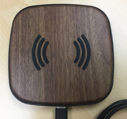 Universal 5W Wireless Travel Charger , Magnetic Phone Charger Bamboo Color PD Charger