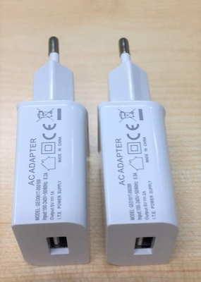 One USB Port Mobile Phone Travel Charger White Color Overcurrent Protection